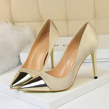 Load image into Gallery viewer, Valentino High Heel
